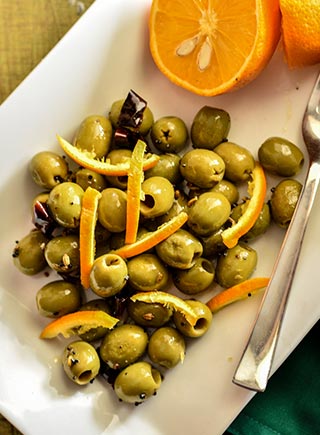Spicy fennel & orange marinated olives 